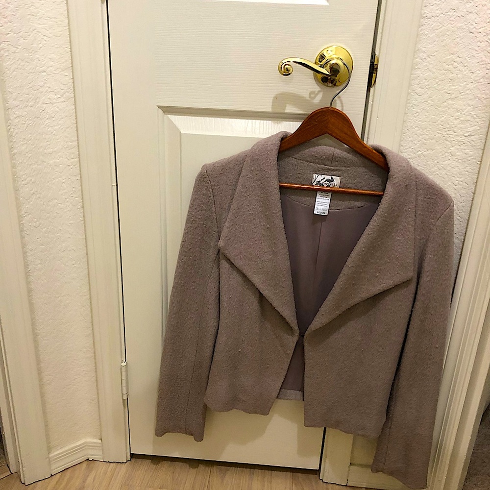 Stylish Ladies Jacket by Paraella. Curvy lines and semi-opened front.